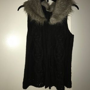 Vest with fuax fur